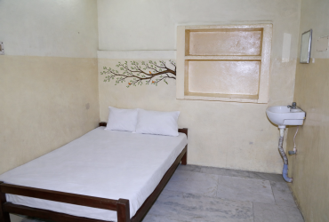 A/C Single Room  – Near Chennai Central, Chennai